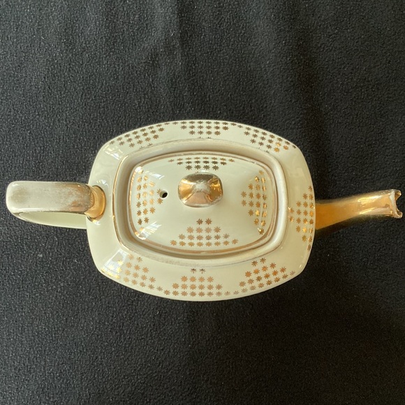 Vintage Hall 6 Cup Ivory Gold Teapot - Picture 4 of 16